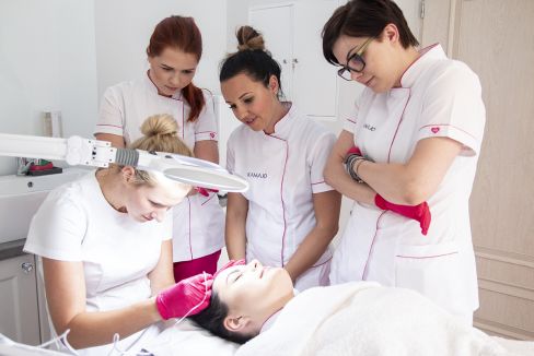Pracownicy salonu kosmetycznego 